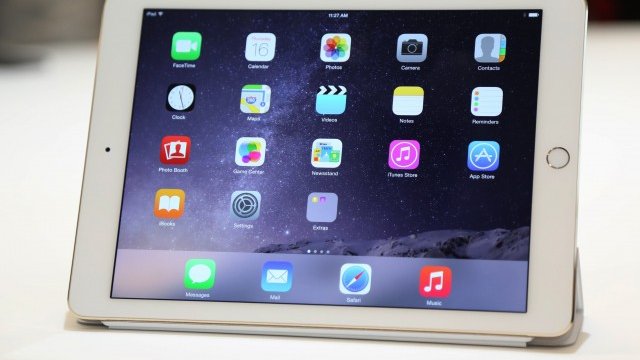 <p>
	Новият iPad Air 2 <em>снимка: Ройтерс</em></p>
