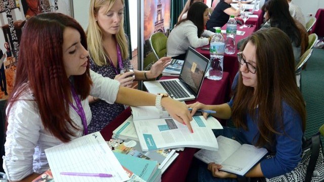 <p>
	Все повече младежи търсят професионална реализация на трудовите борси, организирани от Агенция по заетостта. <em>Снимка: БТА</em></p>
