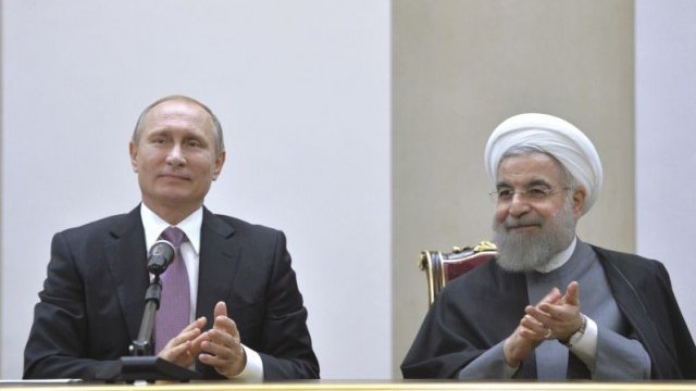 <p>
	Владимир Путин и Хасан Рохани по време на посещението на Путин в Иран миналата есен. <em>Снимка: архив, Ройтерс</em></p>
