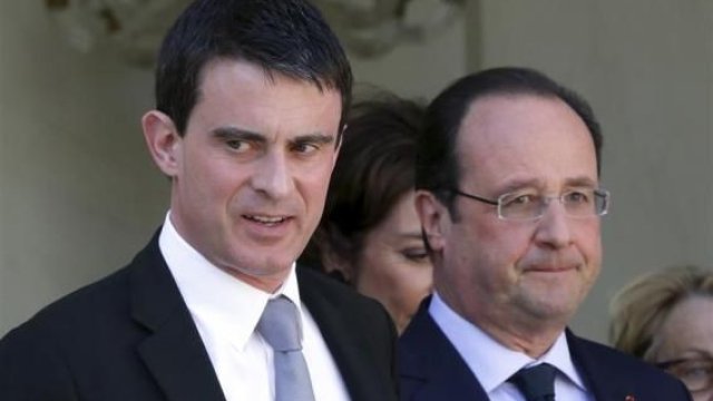 <p>
	Премиерът на Франция Манюел Валс (вляво) и президентът Франсоа Оланд (вдясно).<em> Снимка: Ройтерс</em></p>
