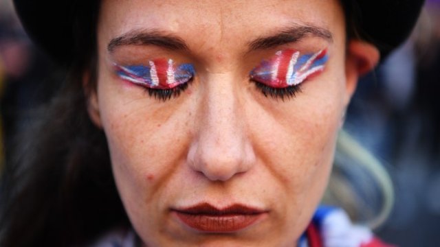 <p>
	Кой ще мигне първи - правителството или опозицията? <em>Снимка: Getty Images News</em></p>
