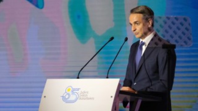 <p>
	Гръцкият премиер Кириакос Мицотакис говори на Международния панаир в Солун.&nbsp;<em>Снимка: EPA/БГНЕС</em></p>
