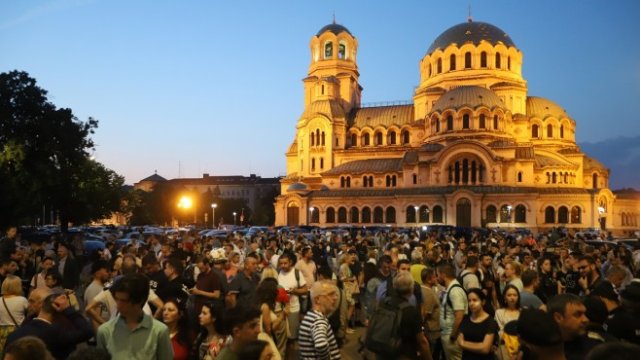 Политическата нестабилност прави България слаб и уязвим член на ЕС и НАТО