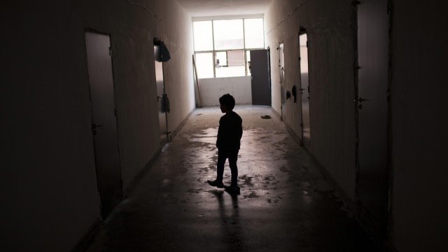 <p>
	Докладът критикува и лошите условия в бежанските лагери в страната.<em> Снимка: архив Ройтерс</em></p>
