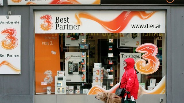 <p>
	Сделката намалява броя на телекомите в Австрия от четири на три. <em>Снимка: Ройтерс</em></p>
