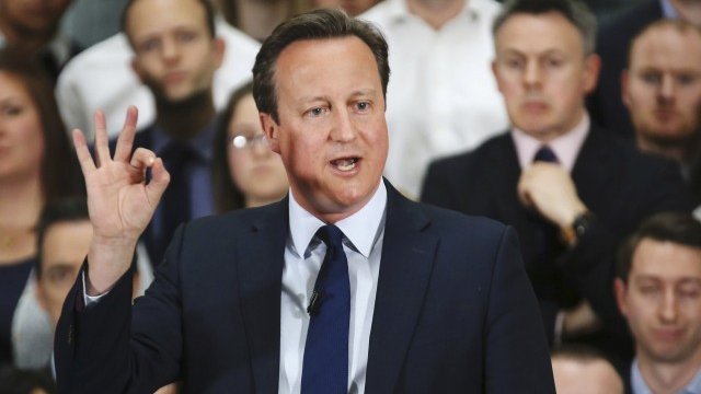 <p>
	Дейвид Камерън: Гордея се с баща си. Не мога да понеса името му да бъде очерняно. <em>Снимка: Ройтерс</em></p>
