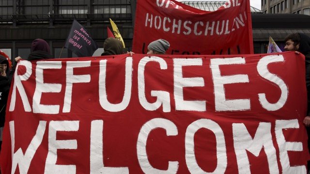 <p>
	Демонстрация в подкрепа на бежанците в Хамбург, Германия. <em>Снимка: Ройтерс</em></p>
