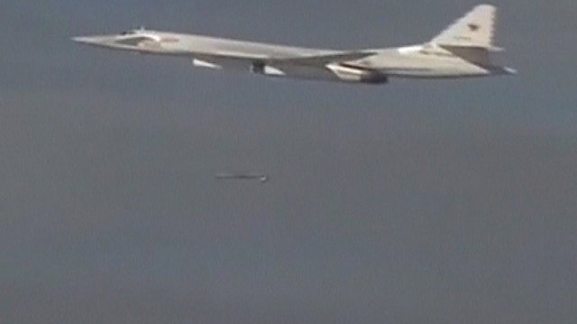 <p>
	Кадър от видео, разпространено от руското министерство на отбраната, показва руски бомбардировач в действие над Сирия. <em>Снимка: Ройтерс</em></p>
