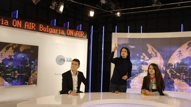 <p>
	Георги Илиев и Ралица Величкова в телевизионното студио. <em>Снимка:&nbsp;Bulgaria on Air</em></p>
