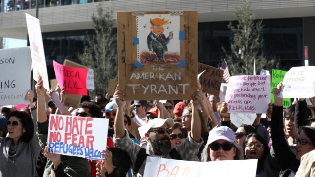 <p>
	Протест срещу политиката на Доналд Тръмп. <em>Снимка: Ройтерс</em></p>
