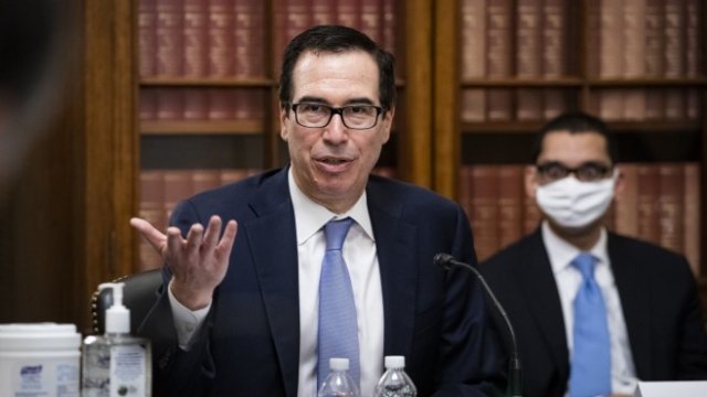 <p>
	Стивън Манучин. <em>Снимка: Bloomberg</em></p>
