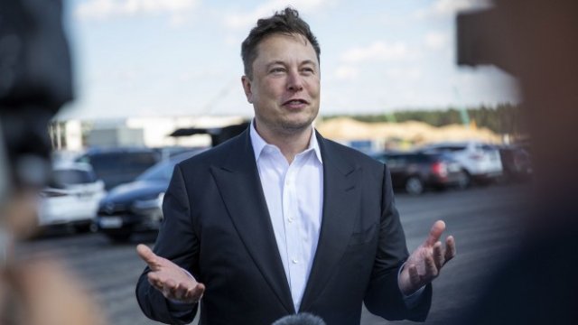 <p>
	Илон Мъск пред журналисти. Снимка: Bloomberg LP</p>
