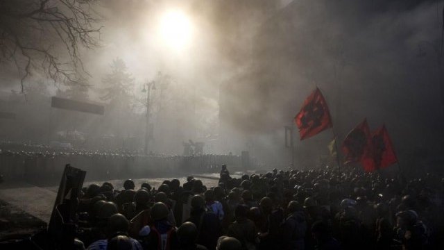 <p>
	Брюксел може и да скъса връзките с Киев.<em> Снимка: Ройтерс</em></p>
