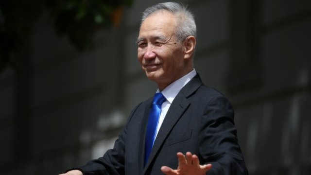 <p>
	Китайският вицепремиер Лу Хъ. <em>Снимка: Ройтерс</em></p>
