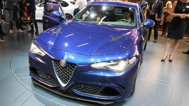 <p>
	Alfa Romeo Giulia Quadrifoglio на салон Франкфурт 2015. <em>Снимка: Automedia.bg </em></p>
