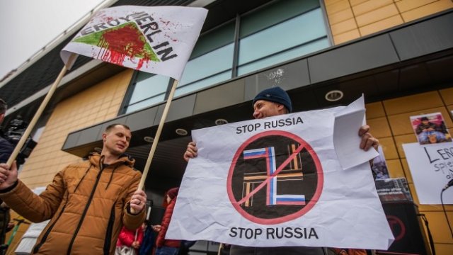 <p>
	Протест пред сградата на магазин на Leroy Merlin в Гданск, Полша. <em>Снимка: Michal Fludra/NurPhoto via Getty Images</em></p>
