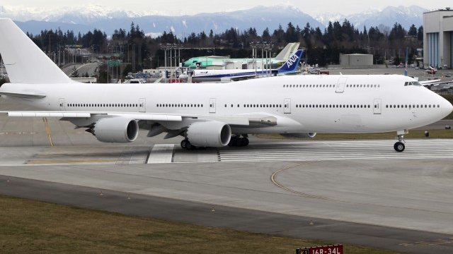 <p>
	<span class="Lbl">Новият Boeing 747-8 Intercontinental</span>. <em>Снимка: Ройтерс</em></p>

