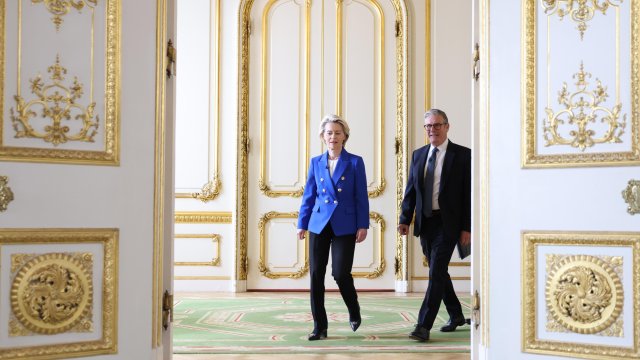 Урсула фон дер Лайен и Киър Стармър. Снимка: EPA/NEIL HALL / POOL