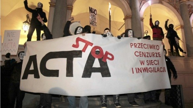 <p>
	В Полша се проведоха най-мащабните засега протести срещу споразумението. <em>Снимка: Ройтерс</em></p>
