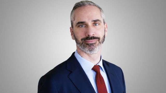 <p>
	Главният икономист на УниКредит за ЦИЕ Дан Букша.<em> Снимка: УниКредит Булбанк</em></p>
