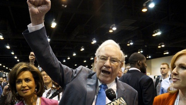 <p>
	Бъфет преоткрива технологиите. <em>Снимка: Ройтерс</em></p>
