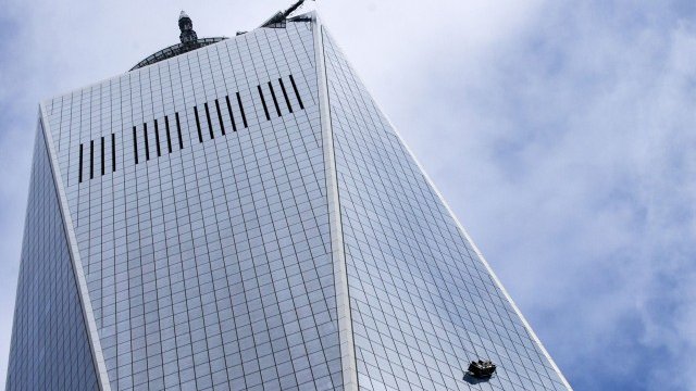 <p>
	Новият Световен търговски център в Ню Йорк се очаква да бъде открит официално през ноември. <em>Снимка: архив, Ройтерс</em></p>
