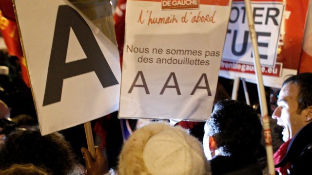 <p>
	И Франция загуби топ рейтинга си. <em>Снимка: Ройтерс</em></p>
