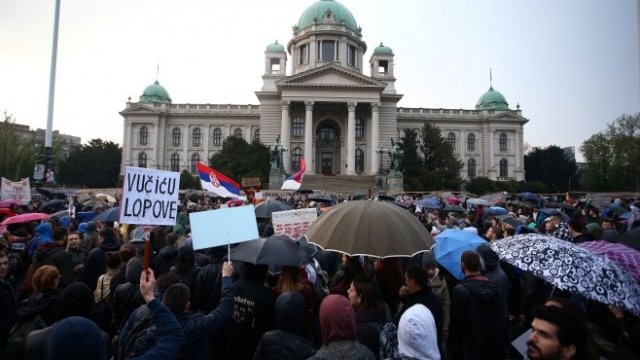 <p>
	Протест в Сърбия. <em>Снимка: Архив Ройтерс</em></p>
