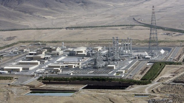 <p>
	Завод за тежка вода в Иран.&nbsp;<em>Снимка: архив Ройтерс</em></p>
