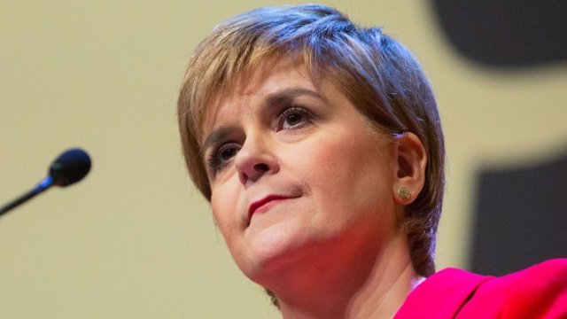 <p>
	Първият министър на Шотландия Никола Стърджън.<em> Снимка: Bloomberg L.P.</em></p>
