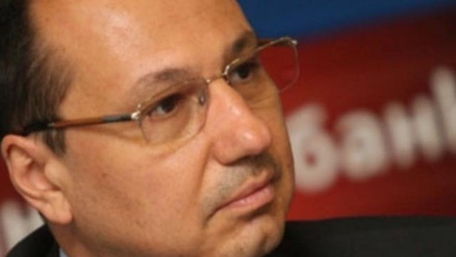 Юлиан Войнов: Справянето с кризата става заложник на политически игри