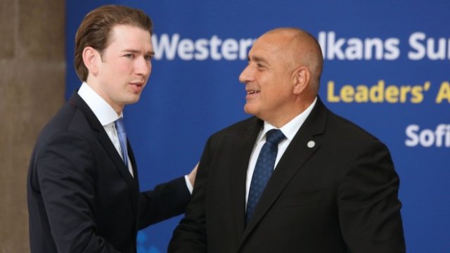 <p>
	Себастиан Курц и Бойко Борисов преди днешната среща в София. <em>Снимка: БТА</em></p>
