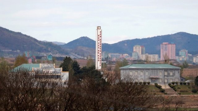 <p>
	<em>Село Паджу. Снимка: Архив Ройтерс</em></p>
