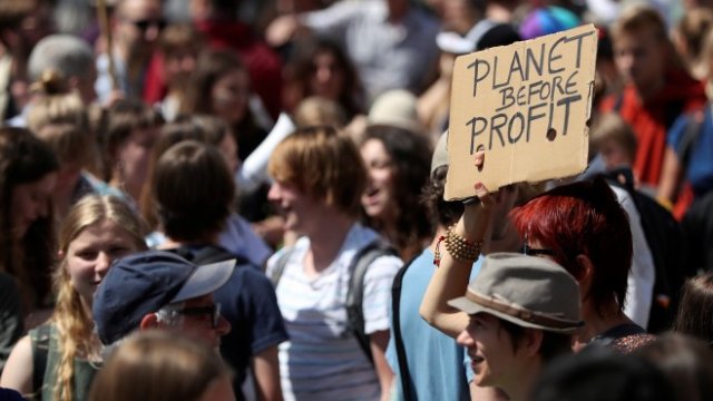 <p>
	Протест в подкрепа на политиките за защита на околната среда в Брюксел.&nbsp;<em>Снимка: Ройтерс</em></p>
