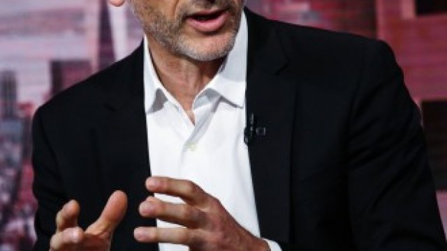 <p>
	Еманюел Фабер се оттегли от поста си под натиска на инвеститорите.&nbsp;<em>Christopher Goodney/Bloomberg</em></p>
