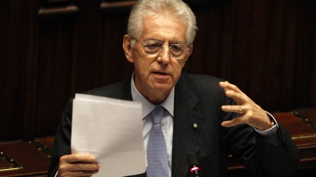 <p>
	Емоционалният Монти жестикулира при представянето на правителствената си програма. <em>Снимка: Ройтерс</em></p>
