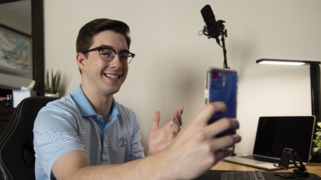 <p>
	TikTok инфлуенсърът Остин Ханквиц.<em> Снимка: Bloomberg L.P.</em></p>
