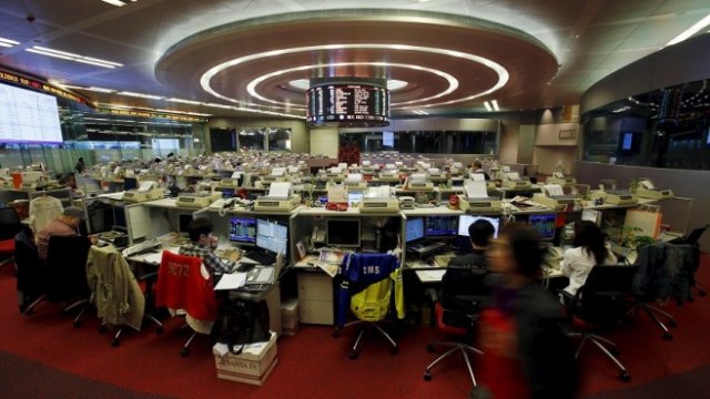 <p>
	Фондовата борса в Хонконг. <em>Снимка: Архив Ройтерс</em></p>
