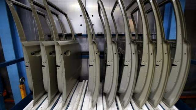 <p>
	Завод на компанията в Арлингтън, Тексас.&nbsp;<em>Снимка: Ройтерс</em></p>
