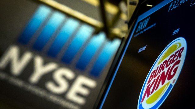 <p>
	В предборсовата сесия книжата на Burger King поскъпват с 5% до 33,96 долара за акция. <em>Снимка: Ройтерс</em></p>
