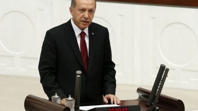 <p>
	Ердоган се закле като президент на Турция.<em> Снимка: Ройтерс</em></p>
