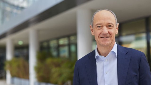 <p>
	Роланд Буш, президент и главен изпълнителен директор на Siemens AG.<em> Снимка: Siemens AG</em></p>
