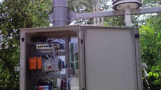 <p>
	Автоматизирани системи следят пътните условия. Снимка: <em>АПИ</em></p>
