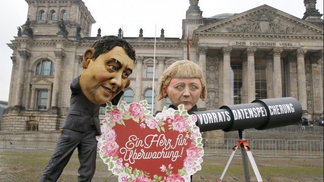 <p>
	Протест срещу приемането на закона.<em> Снимка: Ройтерс</em></p>
