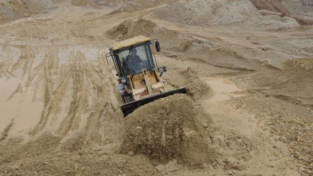 <p>
	Китай оправдава квотите за износ на редки метали с проблемите на околната среда при добива им.<em> Снимка: Ройтерс</em></p>
