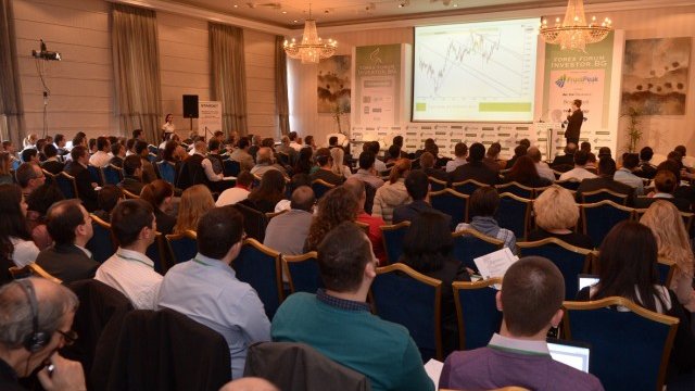 <p>
	Първото издание на&nbsp;Forex Forum Investor.BG предизвика значителен интерес сред&nbsp;професионалистите и начинаещите в сферата на валутната търговия. <em>Снимка: Investor.BG</em></p>
