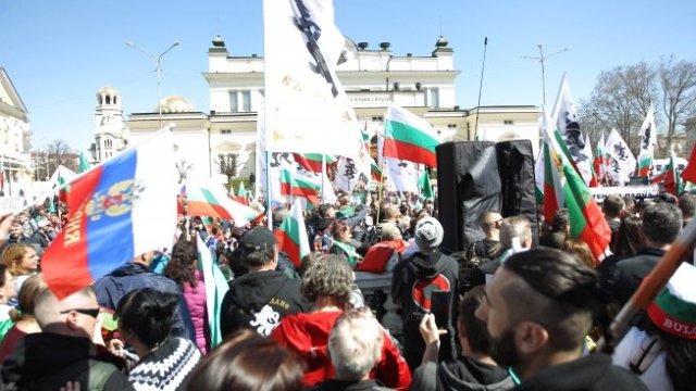 Клингова: Българите вярват в конспирации и са уязвими от пропагандата на Кремъл