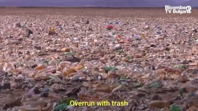 Екологичната катасрофа на езерото от пластмаса в Боливия