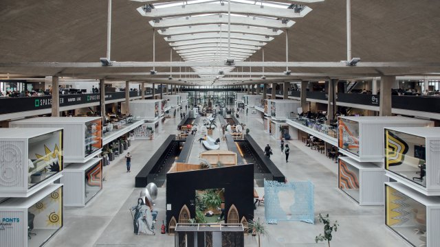 Бизнес инкубаторът за стартъпи Station F в Париж. Снимка: Bloomberg LP