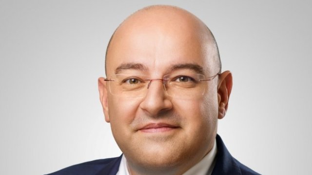 <p>
	Борислав Генов</p>
